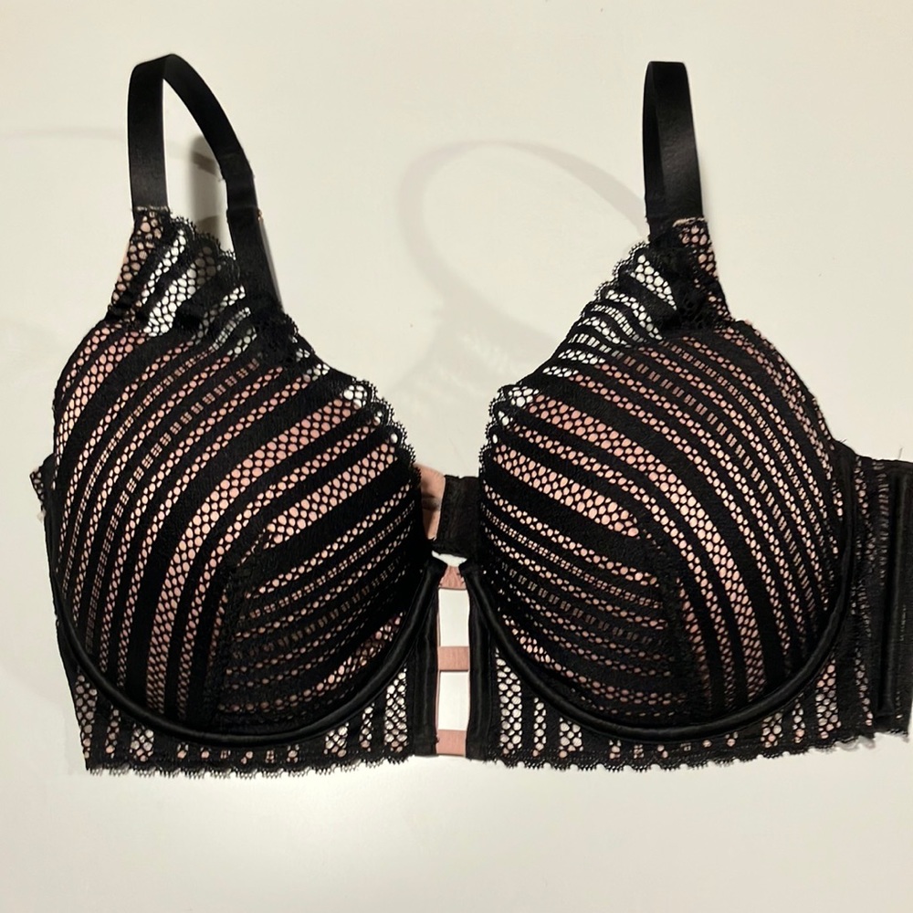 Victoria's Secret 38DD Black and Pink Lace Lined Plunge Underwire Bra